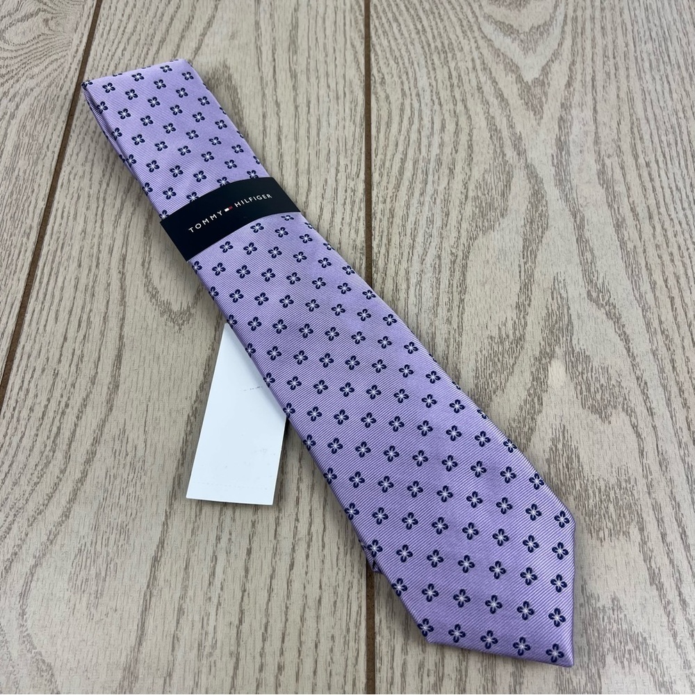 555 - Tommy Hilfiger Tie Purple Flower 530 TL21100145 Silk Blend $69.50
